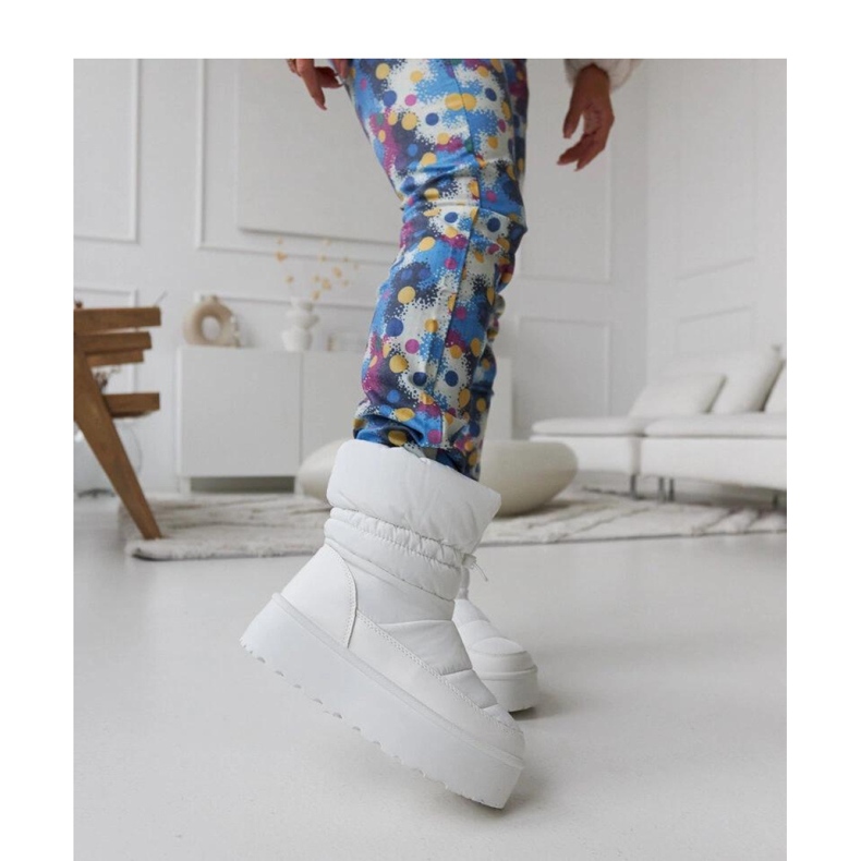 Valkoiset eristetyt lumisaappaat Polk - Solea -alustalla valkoinen 1