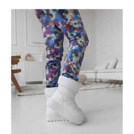 Valkoiset eristetyt lumisaappaat Polk - Solea -alustalla valkoinen 2