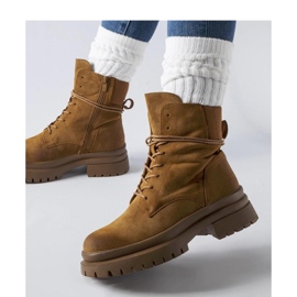 Vadnais - Solean ruskeat saappaat kuluneella kärjellä 1