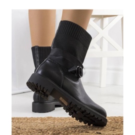 Mustat nilkkurit, joissa joustava päällinen Ricky - Solea 1