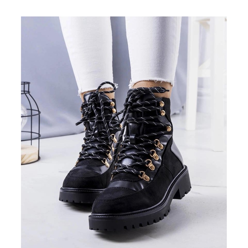 Mustat eristetyt työsaappaat, Leneo - Solea 1