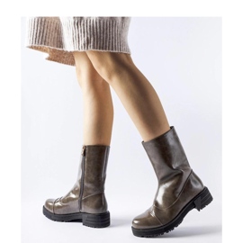 Tummanharmaat eristetyt nilkkurit 1