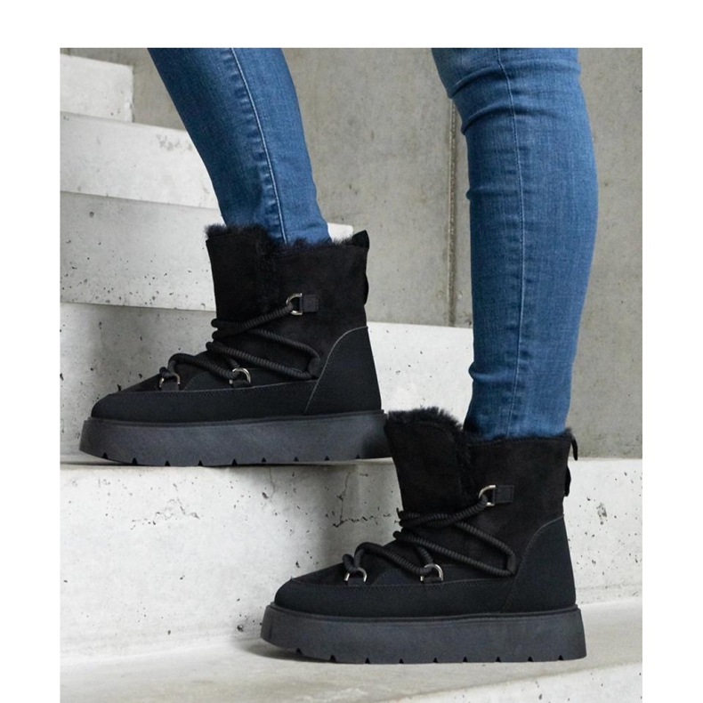 Mustat alustalumisaappaat turkiseristyksellä 1