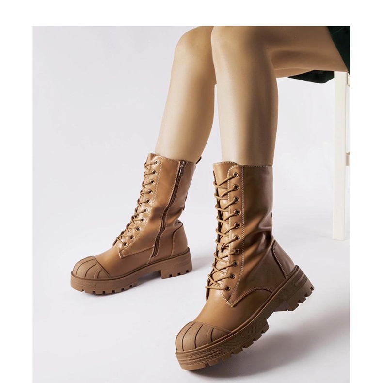 Ruskeat eristetyt naisten työntekijät 1