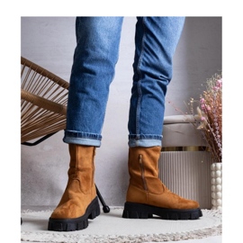 Ruskeat alustanilkkurit 1