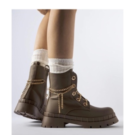 Ruskeat saappaat ketjulla 2