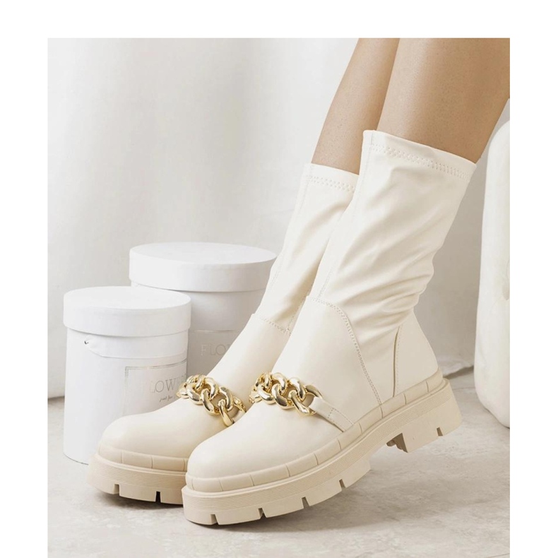 Beiget saappaat korkealla pohjalla 1