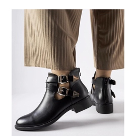 Mustat leikatut nilkkurit, joissa soljet 1