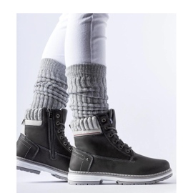 Harmaat, eristetyt vaelluskengät 1