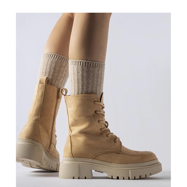 Ruskeat saappaat massiivisella pohjalla musta 1