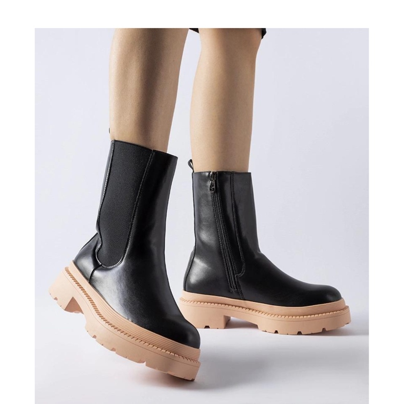 Mustat nilkkurit, joissa vaaleanpunainen pohja 1