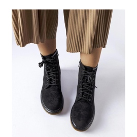 Mustat ekologiset mokkanahkatyöntekijät 1