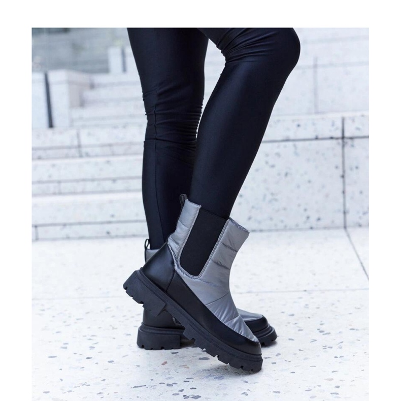 Harmaat eristetyt lumisaappaat 1