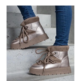 Turkiseristetyt alustalumisaappaat beige 1