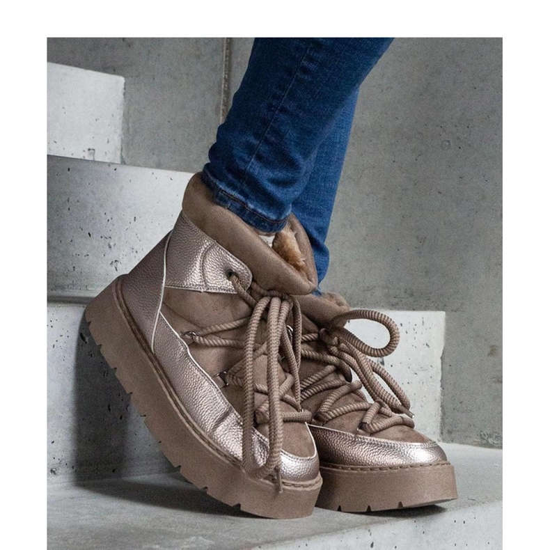 Turkiseristetyt alustalumisaappaat beige 2