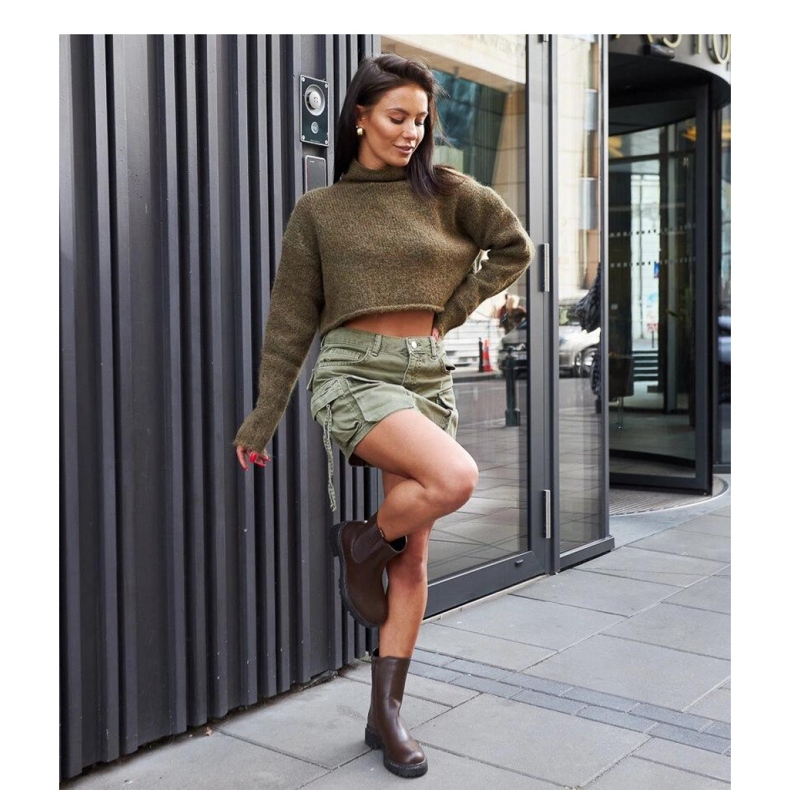 Ruskeat korkeat saappaat koristeltu zirkoneilla 1