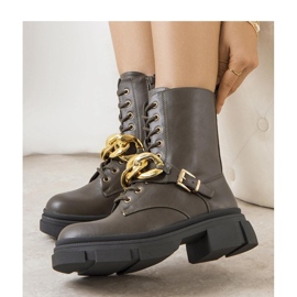 Vihreät vaelluskengät ketjulla 1