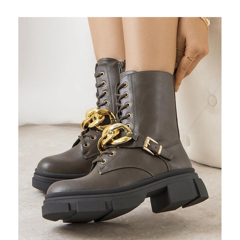 Vihreät vaelluskengät ketjulla 1