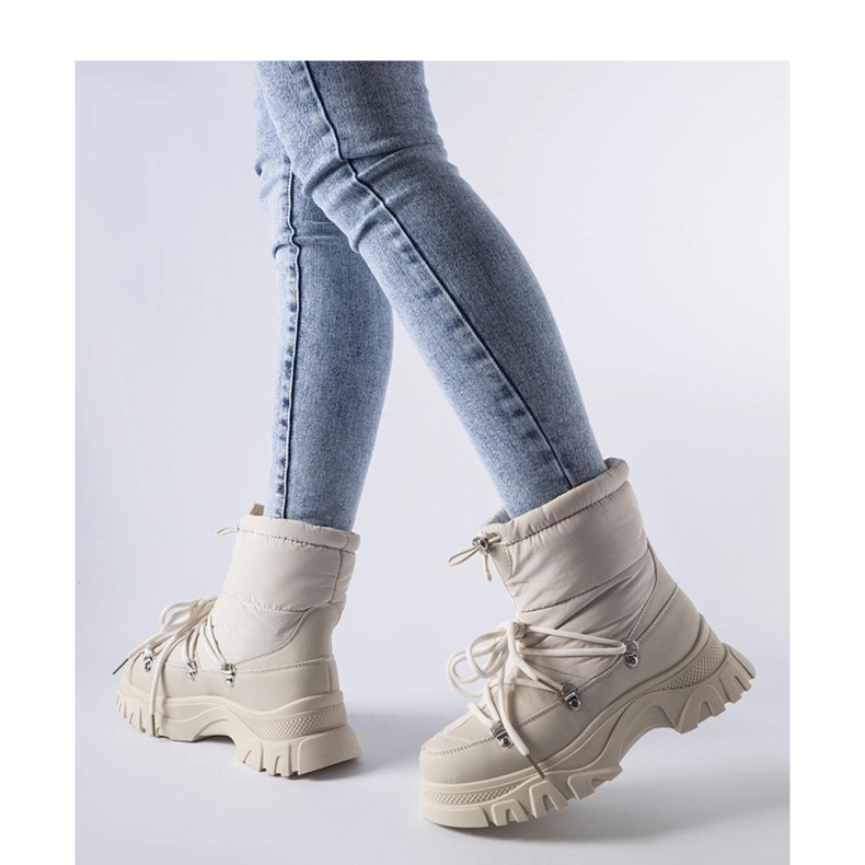 Beiget eristetyt lumisaappaat 1