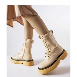 Beige eristetyt työtasot 1