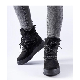 Mustat alustan lumisaappaat 1