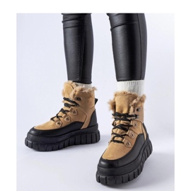 Beiget saappaat massiivisessa pohjassa 1