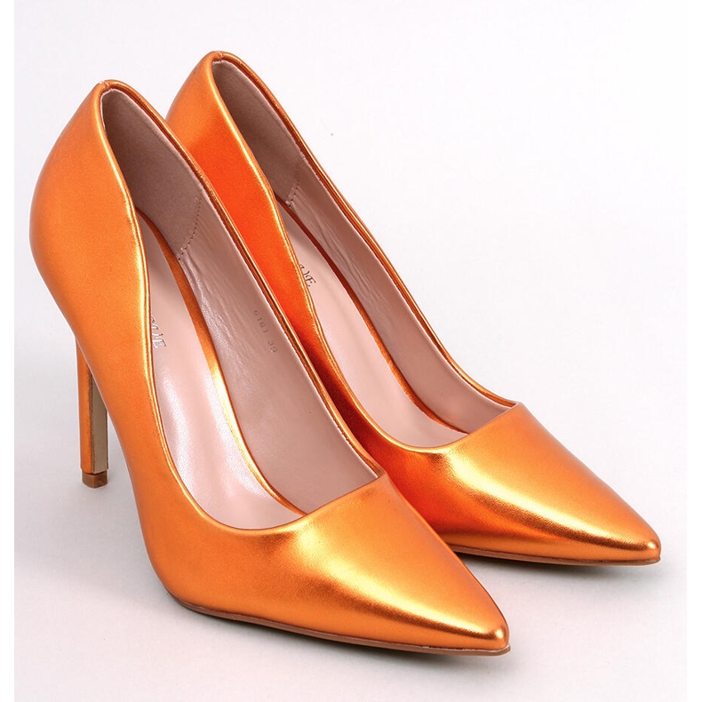 Oranssit stiletto-pumput 1