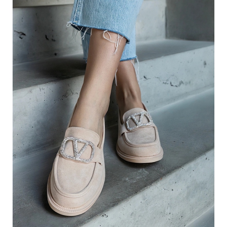 Beige mokkasiinit koristeltu strassikivillä 1