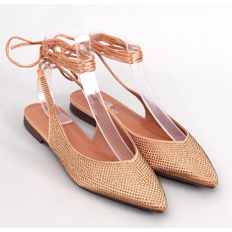 Balleriinit zirkoneilla löysivät kultakorkopää kultainen 1