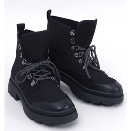 Mustat vaelluslenkkarit 1