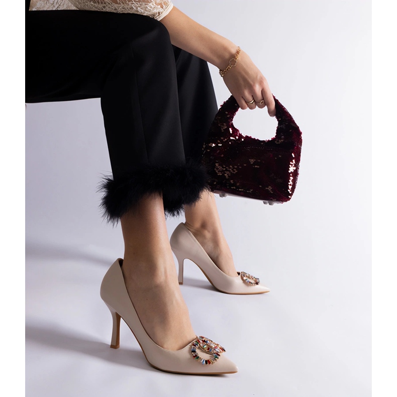 Beiget korkokengät, jotka on koristeltu värikkäillä zirkoneilla 1