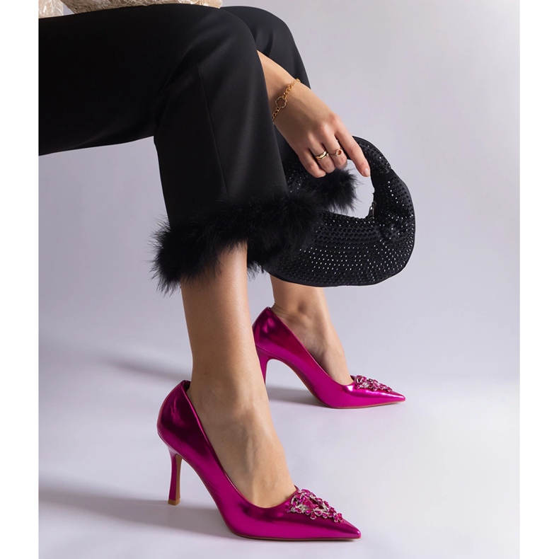 Vaaleanpunaiset patentoidut korkkarit, jotka on koristeltu zirkoneilla vaaleanpunainen 1