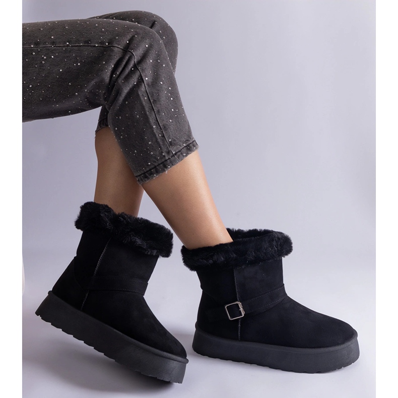 Inna Mustat eristetyt lumisaappaat, joissa on turkki 2