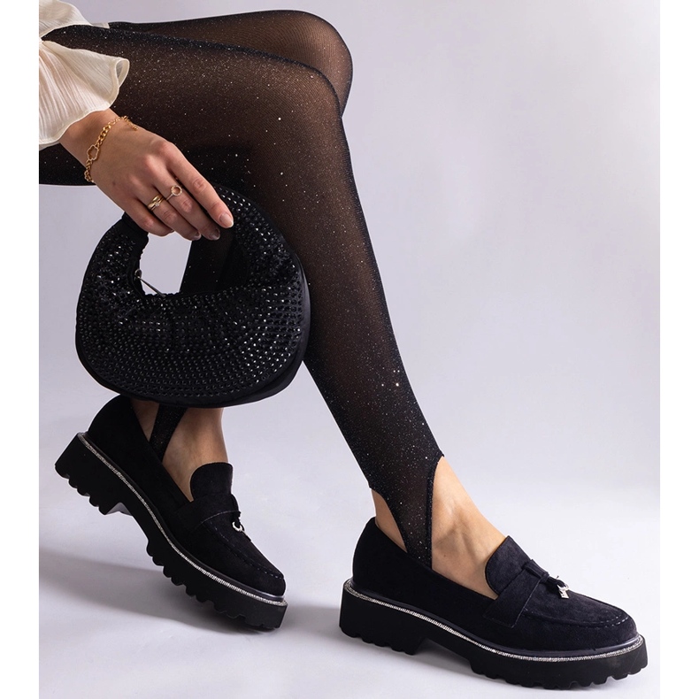 Mustat mokkanahan mokkasiinit koristeella 2