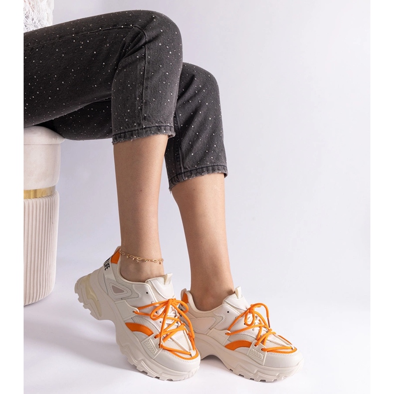 Naisten beigenväriset urheilulenkkarit 2