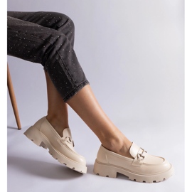 Beiget eko-nahkaiset mokasiinit kullanvärisillä koristeilla 1