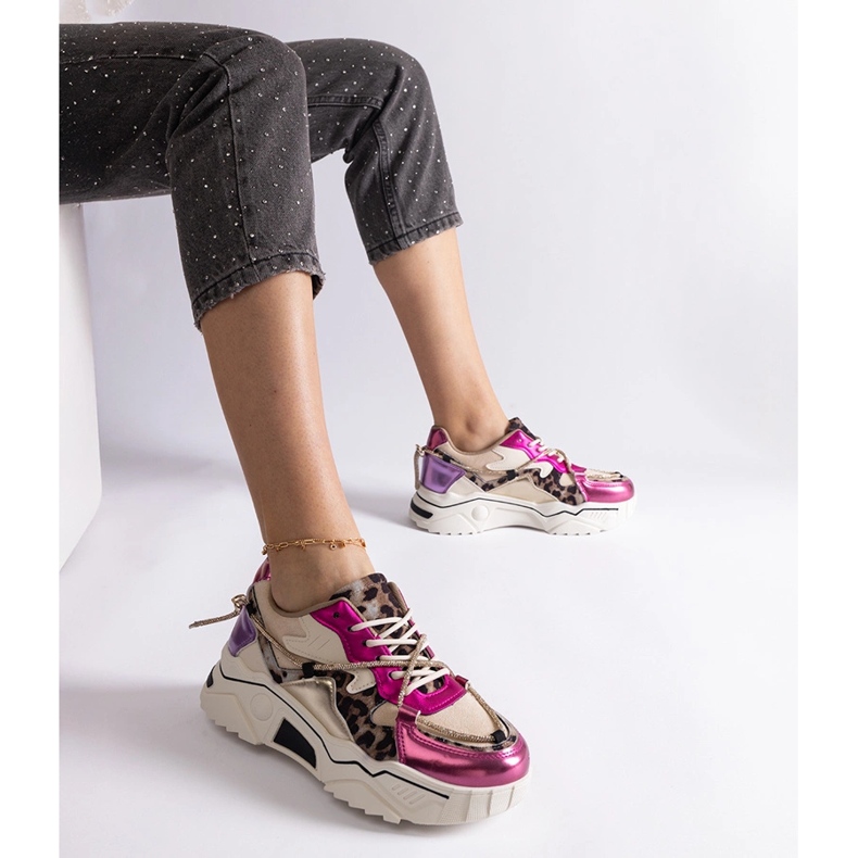 Vaaleanpunaiset tennarit, jotka on koristeltu zirkoninauhalla vaaleanpunainen 1