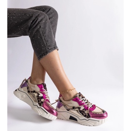 Vaaleanpunaiset tennarit, jotka on koristeltu zirkoninauhalla vaaleanpunainen 2