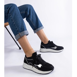 Mustat naisten urheilulenkkarit 1