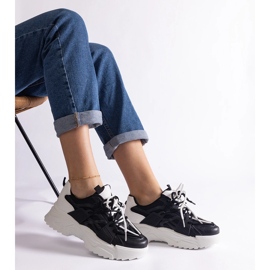 Mustat naisten urheilulenkkarit 1