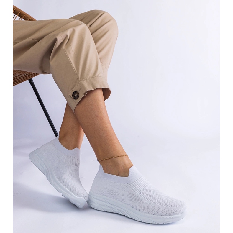 Valkoiset slip-on urheilulenkkarit valkoinen 1