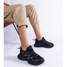 Mustien naisten lenkkarit massiivisella pohjalla musta 1