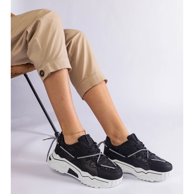 Mustat naisten tennarit glitterillä 2