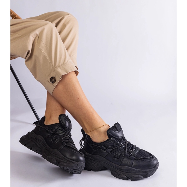 Mustat naisten urheilulenkkarit 1