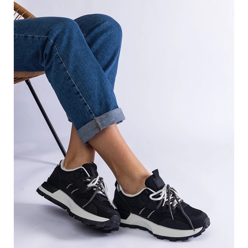 Naisten mustat urheilulenkkarit 2