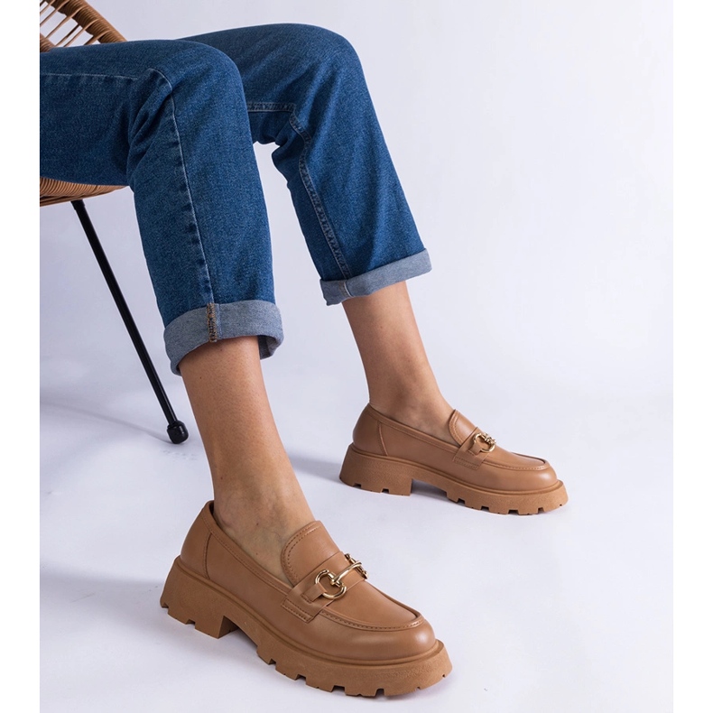 Ruskeat leipot, joissa ekologinen nahka on kultainen sisustus beige 1