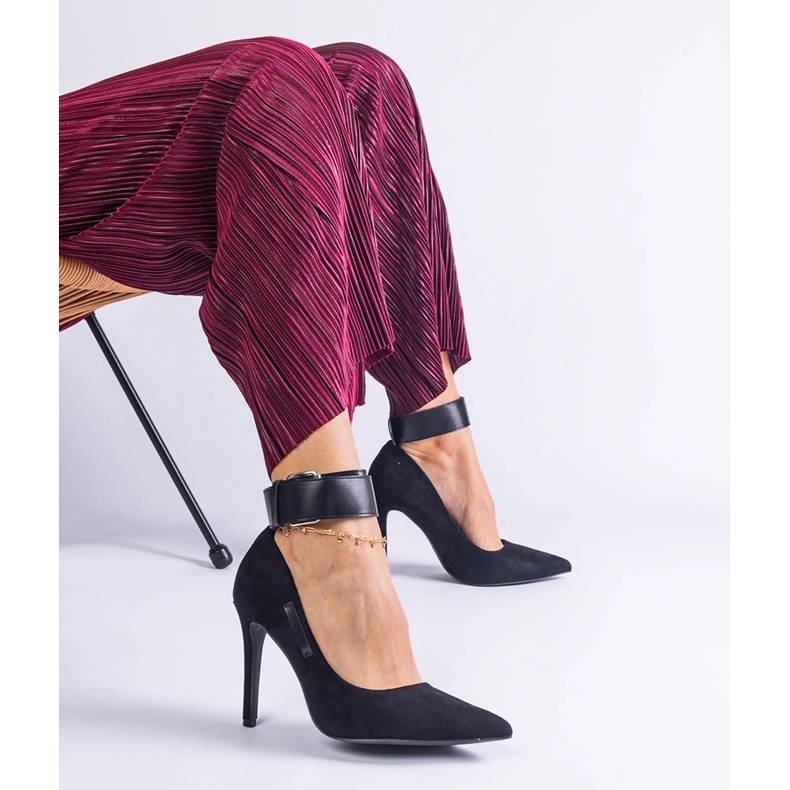 Mustat pumput mokkanahka -ekologisella kantapäällä 1