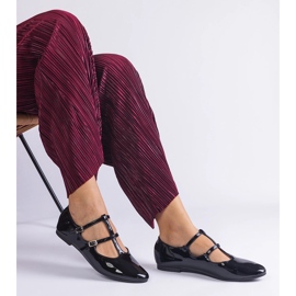 Mustalla balleriinilla lakattu solki 2