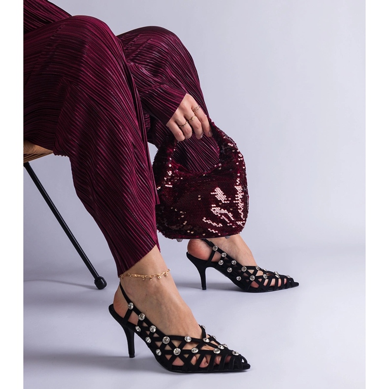 Mustat kivillä kudotut sandaalit 1 Mustat kivillä kudotut sandaalit 1