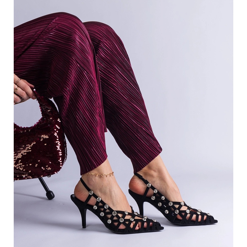 Mustat kivillä kudotut sandaalit 2 Mustat kivillä kudotut sandaalit 2